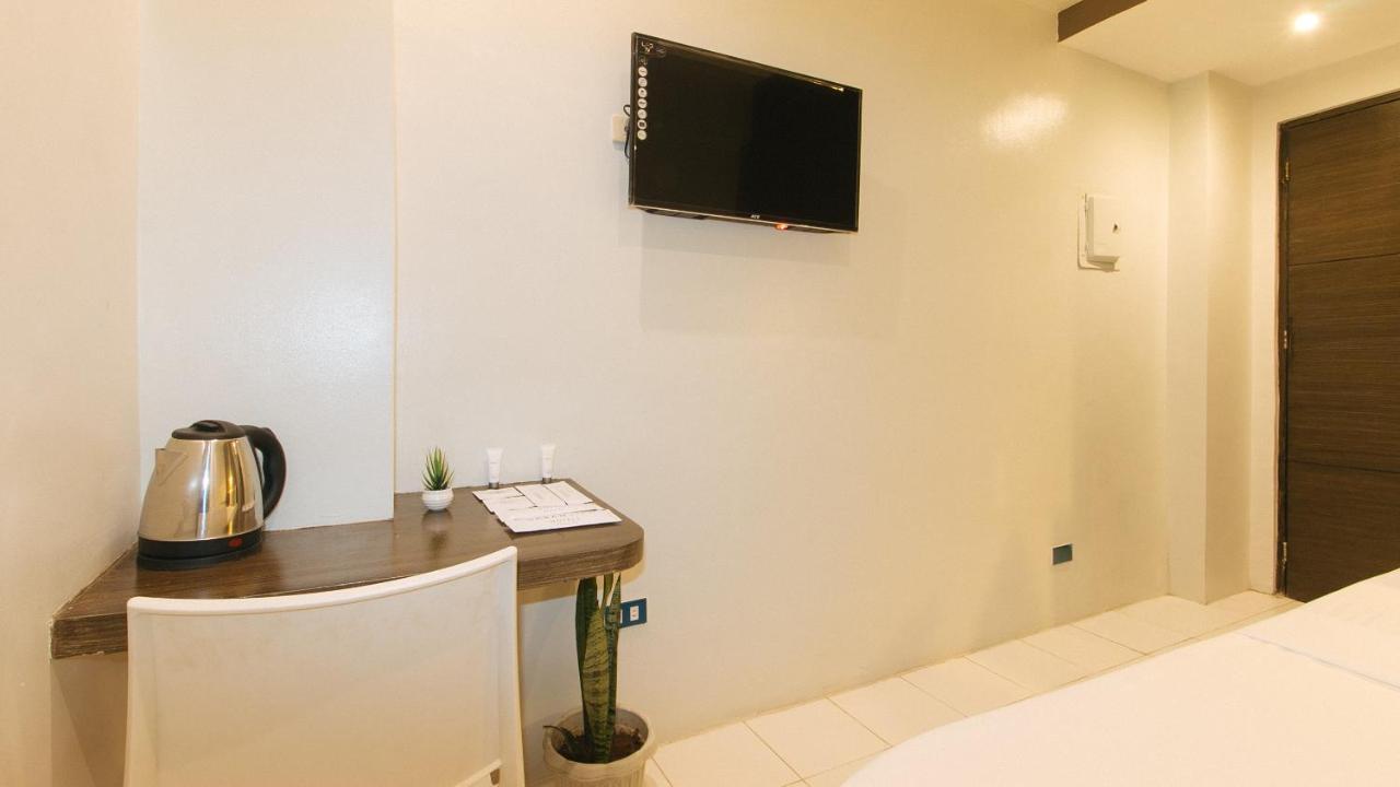 Urbanview At San Antonio'S Place Sampaloc Manille Extérieur photo